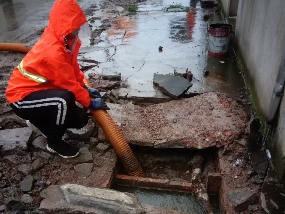 昆山专业清理污水池 炜誉市政以规范流程守护城市 “肠道”