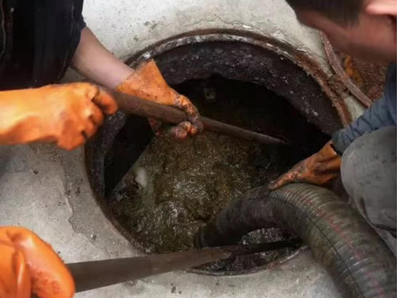 昆山清理化粪池时如何避免沼气的危害?